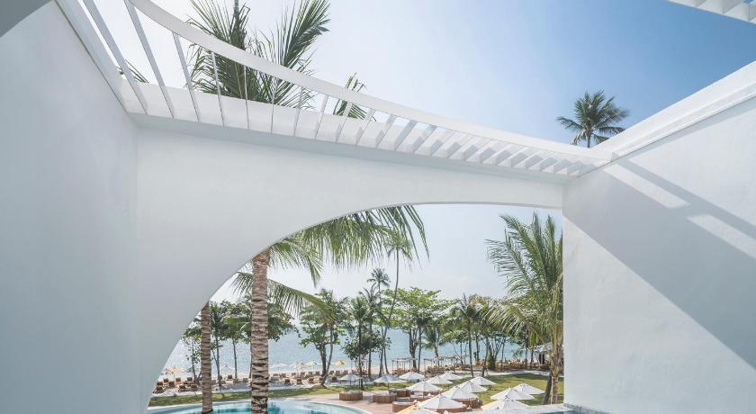 Image of Oceanfront Balcony Pool Suite 15