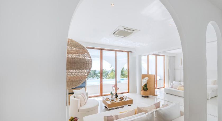 Image of Oceanfront One-bedroom Pool Suite 10
