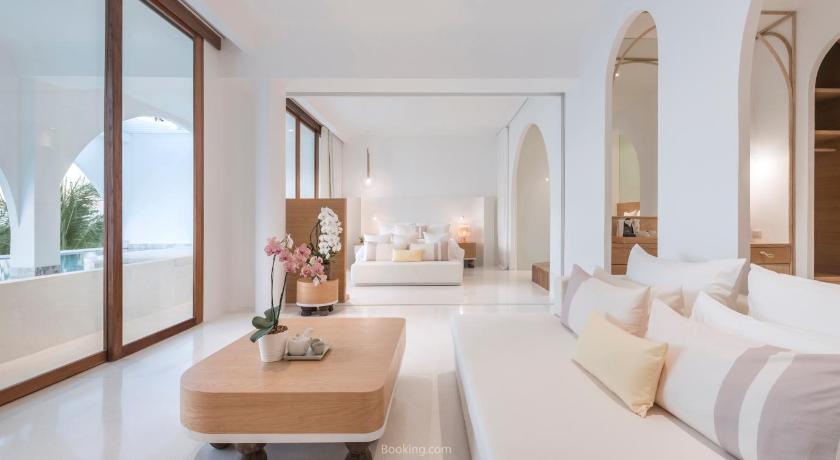 Image of Oceanfront One-bedroom Pool Suite 0