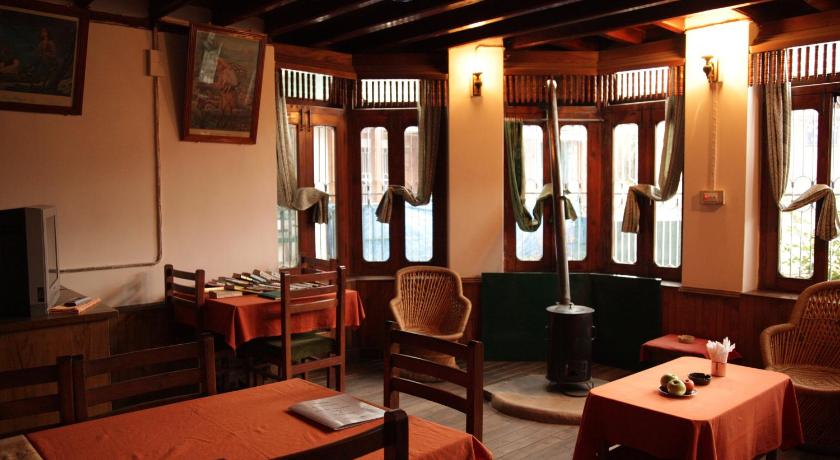 Poonam Mountain Lodge photo
