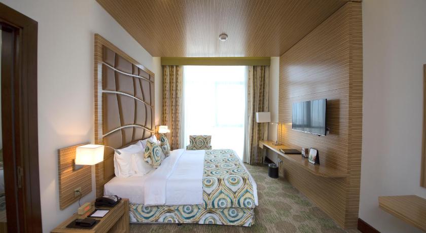 Image of Suite - 1 King Bed, Nonsmoking, Living Room 0