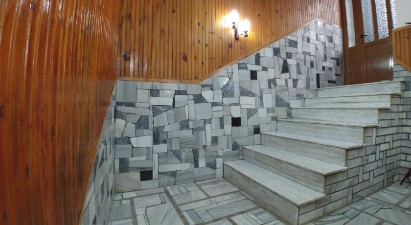 Guest House Urat photo