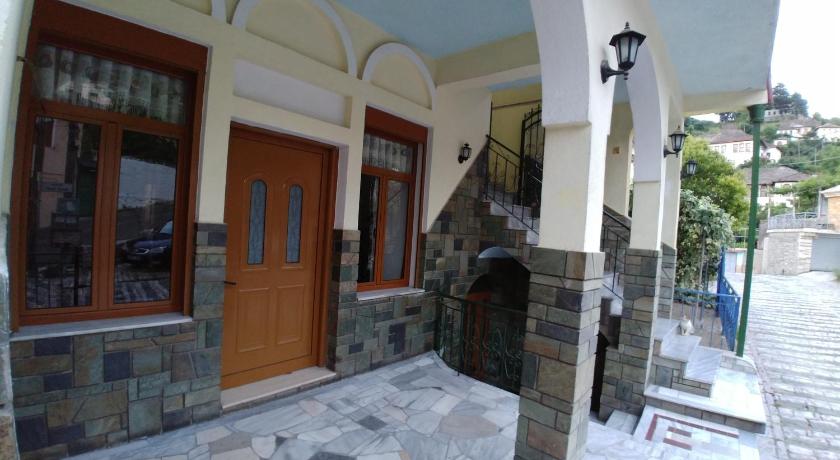 Guest House Urat — Hotel in Gjirokaster