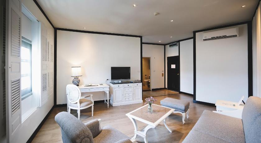 Image of Governess Suite 3