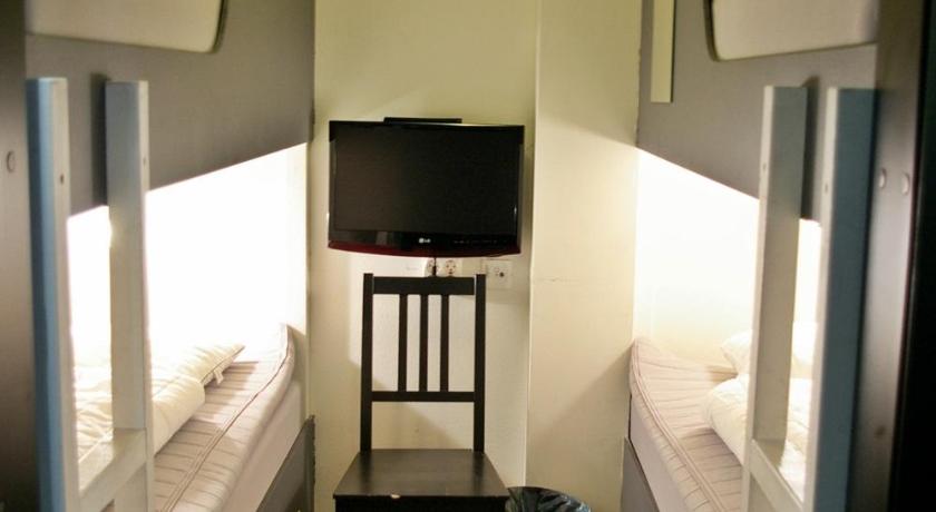 Image of Quadruple Room with Shared Bathroom 6