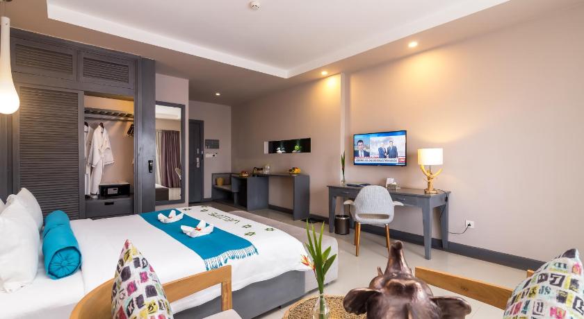Image of Deluxe King Room 7