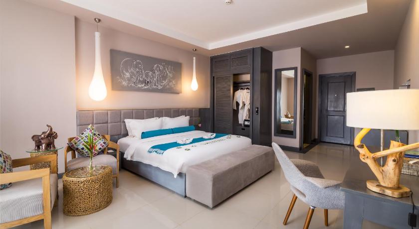 Image of Deluxe King Room 5