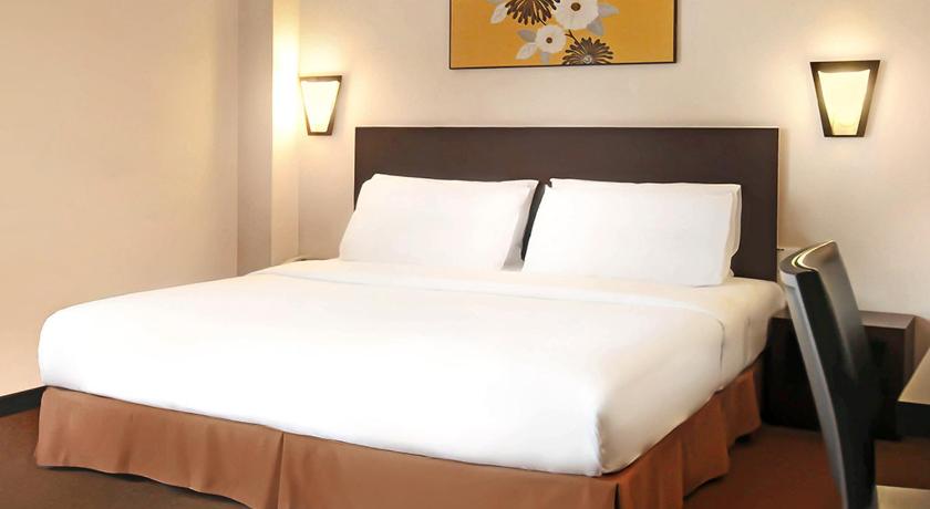 Image of Deluxe King Room 1
