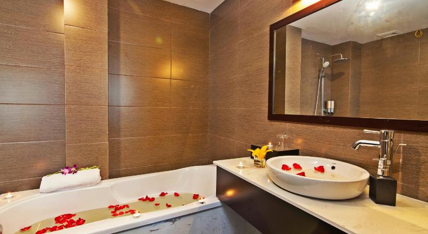 Image of King Suite with Balcony 2