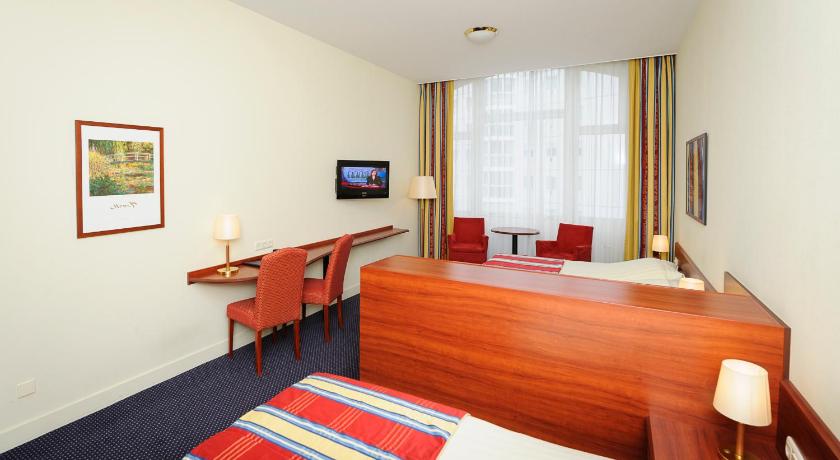 Image of Family Room 0
