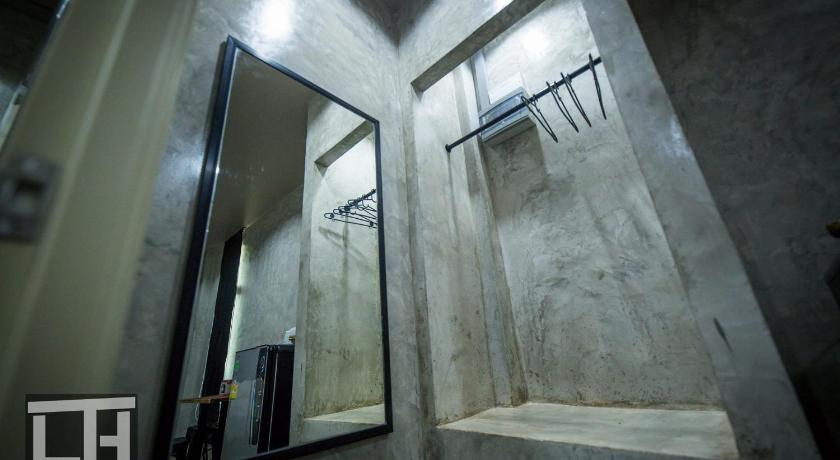 Image of Deluxe Queen Room 13