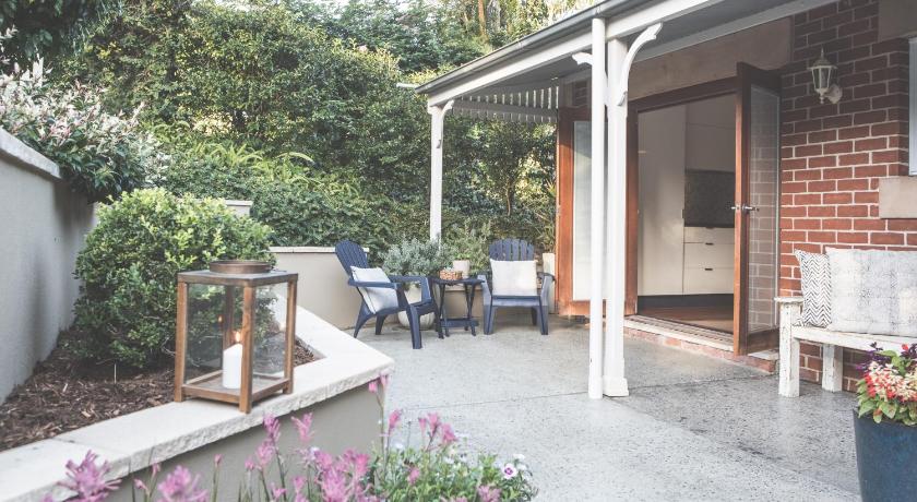 a patio area with a patio table and chairs, Diggers Beach Cottage in Coffs Harbour