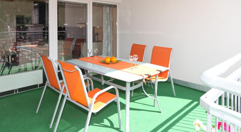 3 rooms Sunny Apartments-Schoenbrunn, 100m2 with balcony — Hotel in Vienna