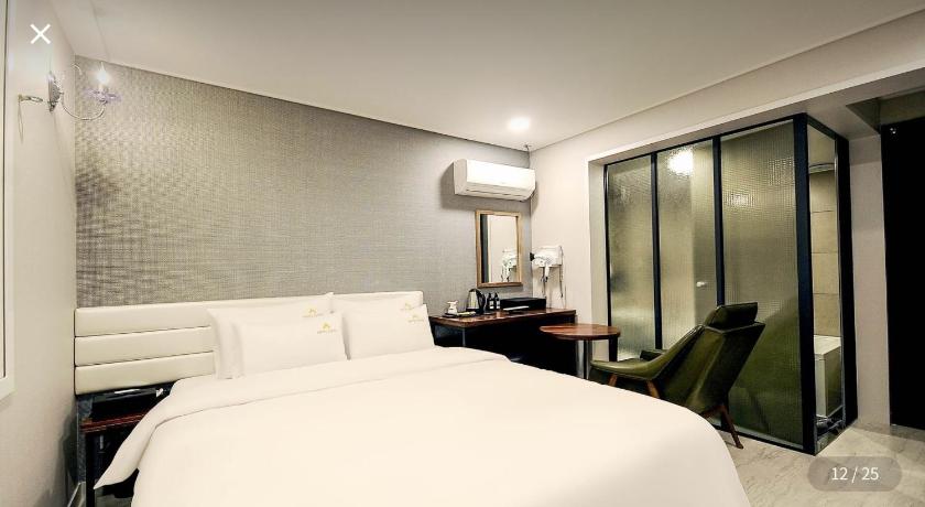 Busan Louis Hotel Seomyeon 2-Star Hotel lobby