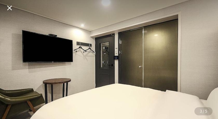 Busan Louis Hotel Seomyeon 2-Star Hotel pool