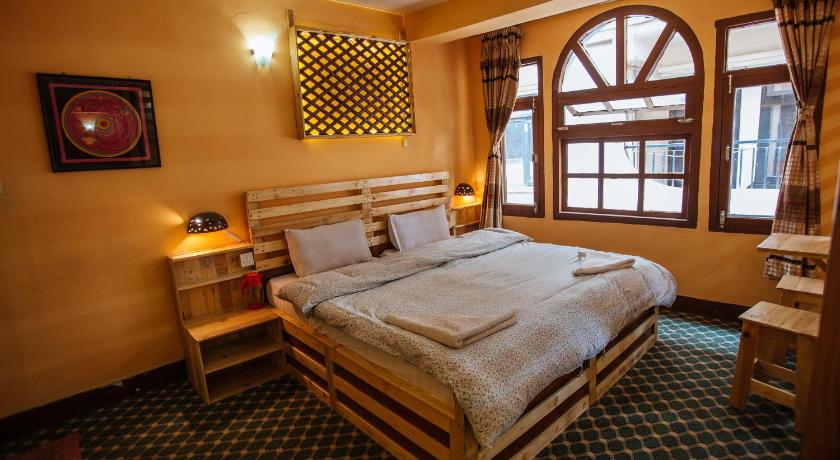 Image of Deluxe Family Room 3