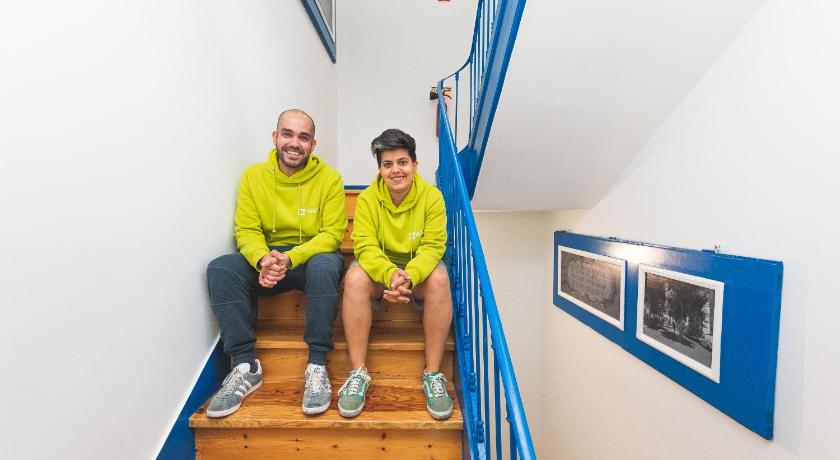 Cascais Help Yourself Hostels - Parede 2-Star Hotel pool