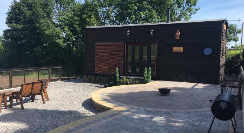 Gorestown Glamping Chalets — Hotel in Drummond