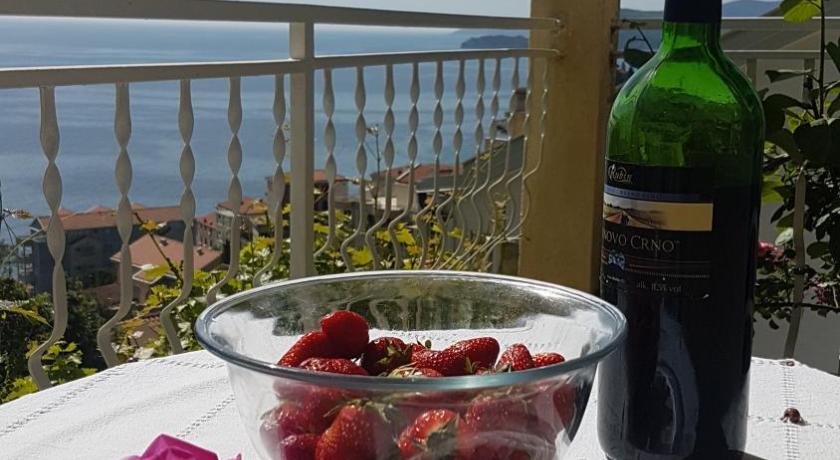Apartmani Famelja Jovanovic — Hotel in Budva