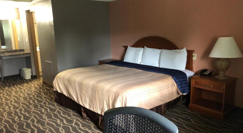 Economy Inn North Randall photo