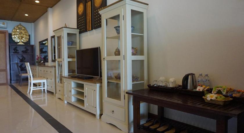 Image of Quadruple Room with Sea View 7