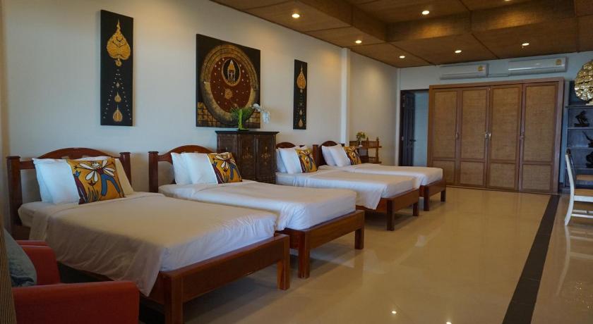 Image of Quadruple Room with Sea View 6