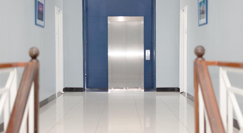 Status International Hotel photo