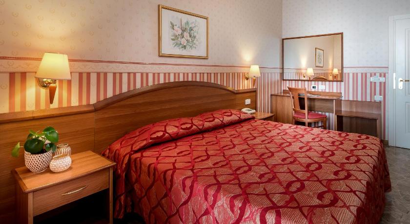 Hotel Tiffany photo