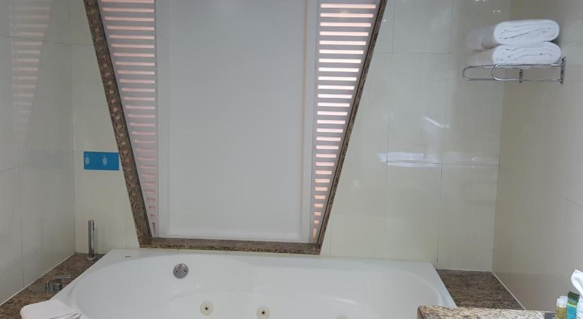 Image of Deluxe Junior Suite 10