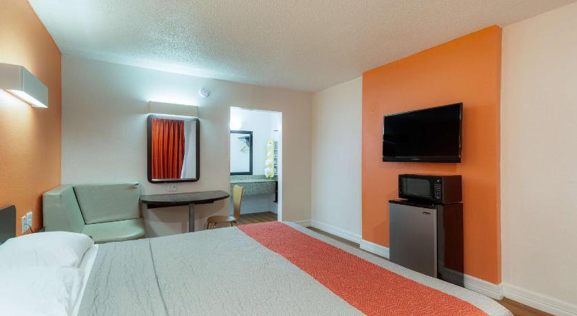 Motel 6-Houston, TX - East