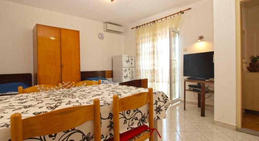 Apartment 1588 - image 8
