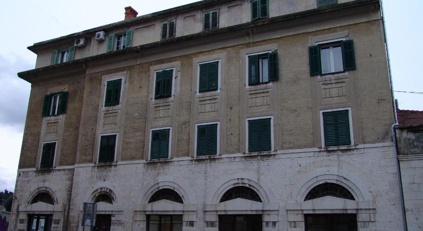 Rooms Secer — Hotel in Split