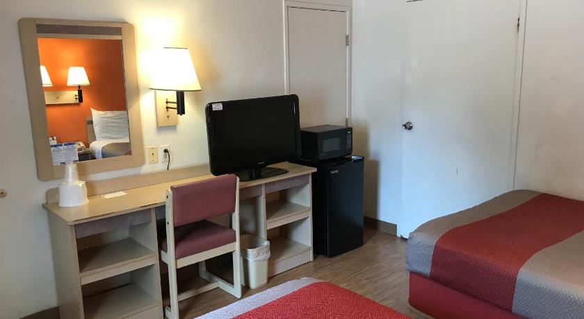 Motel 6-Des Moines, IA - North