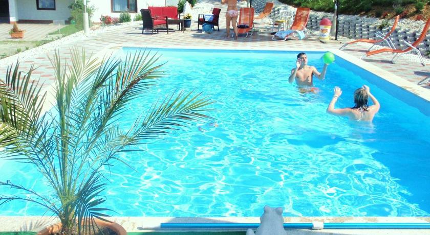 Apartment Ossiachersee Treffen — Hotel in Treffen Am Ossiacher See