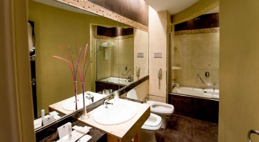 Image of Suite with  View 2