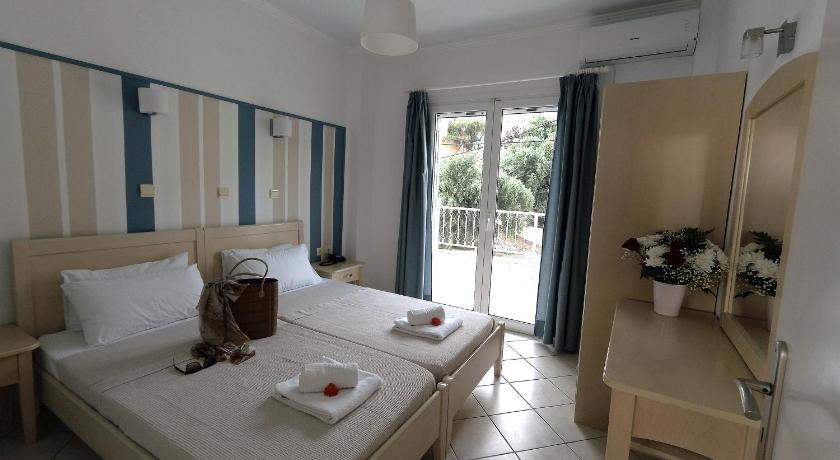 Image of Apartment with Sea View 3