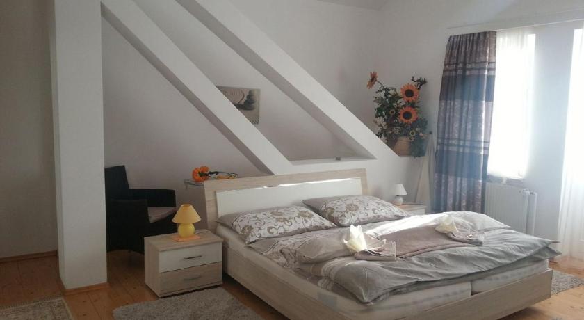 Bild av Dubbelrum Large med balkong (Large Double Room with Balcony) 0