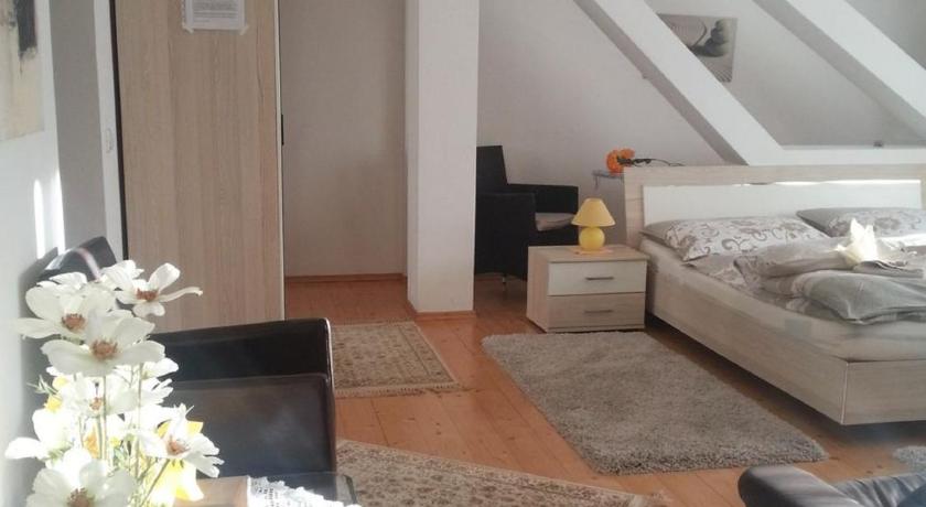 Bild av Dubbelrum Large med balkong (Large Double Room with Balcony) 1