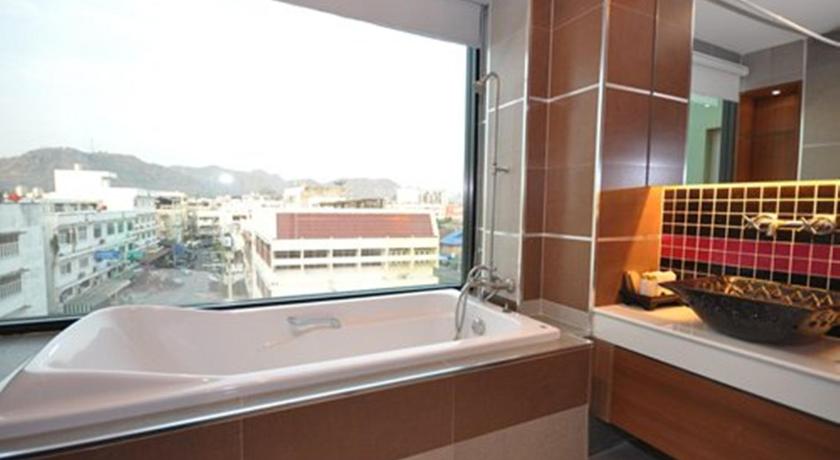 Image of Deluxe with Partial Sea View 2