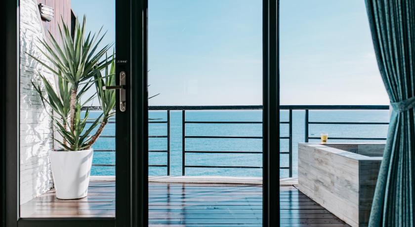 Image of Premier Seaview 9