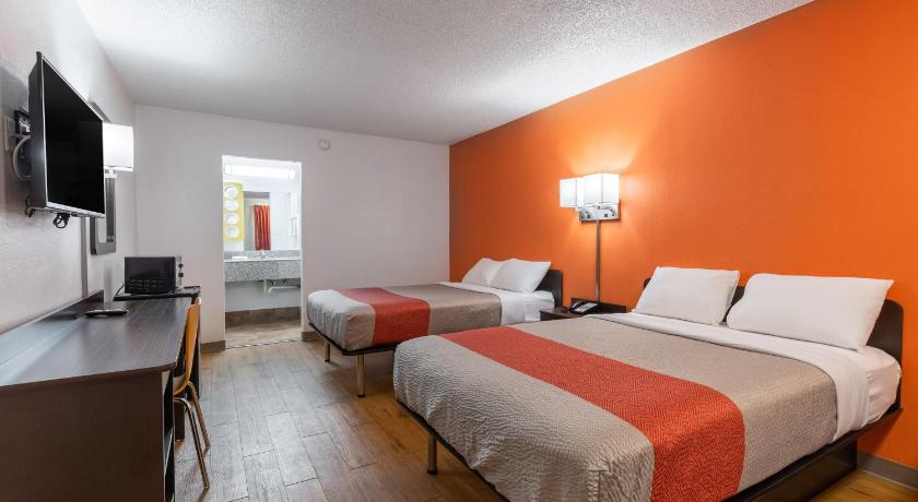 Motel 6-Bryan, TX - University Area