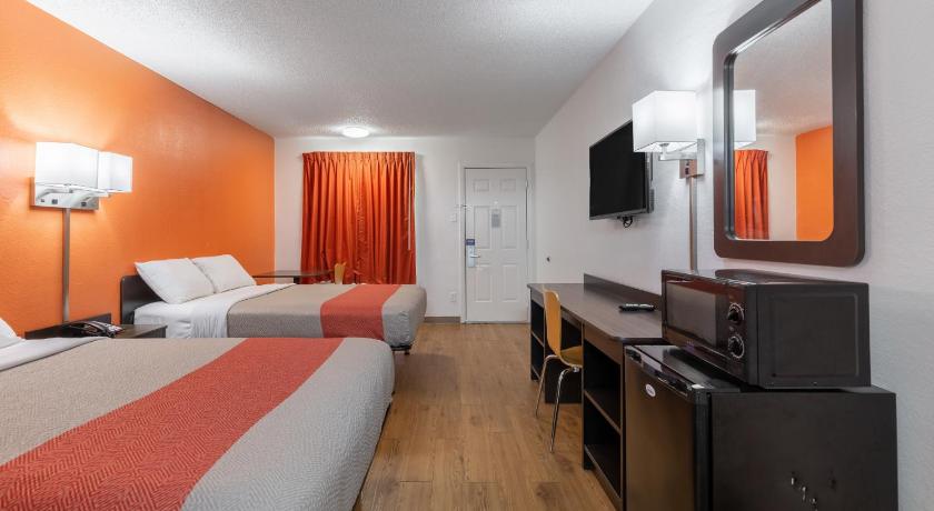 Motel 6-Bryan, TX - University Area