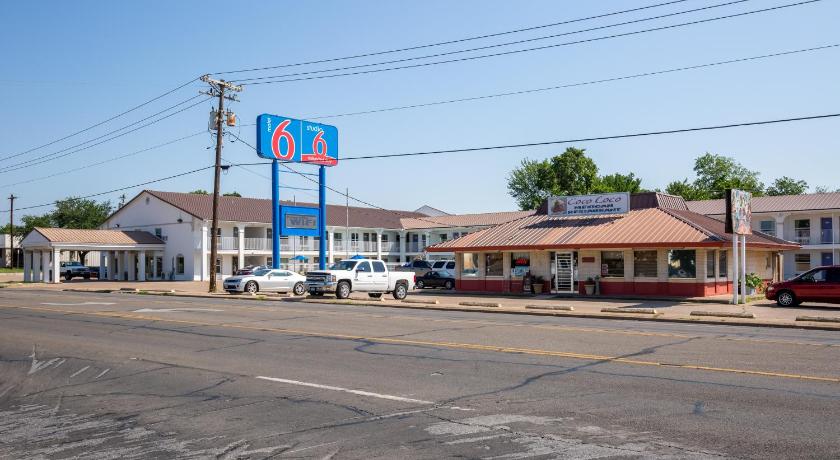 Motel 6-Bryan, TX - University Area