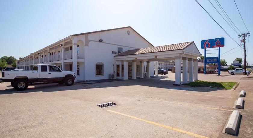 Motel 6-Bryan, TX - University Area