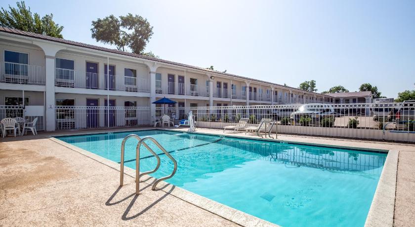 Motel 6-Bryan, TX - University Area