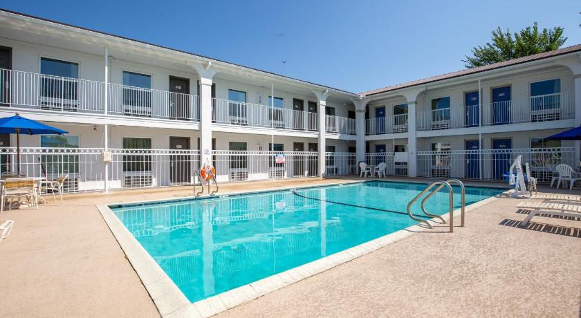 Motel 6-Bryan, TX - University Area