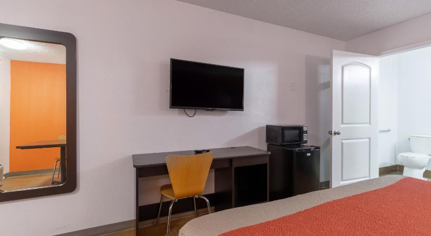 Motel 6-Bryan, TX - University Area