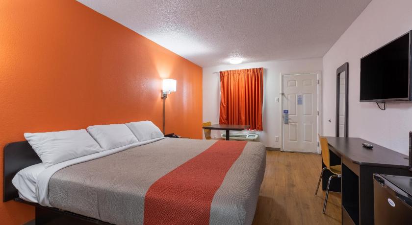 Motel 6-Bryan, TX - University Area