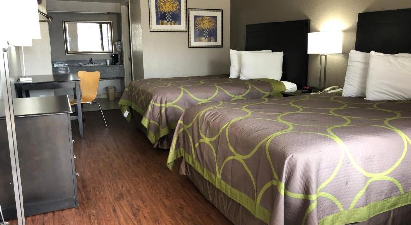 Super 8 by Wyndham San Antonio Downtown / Alamo photo