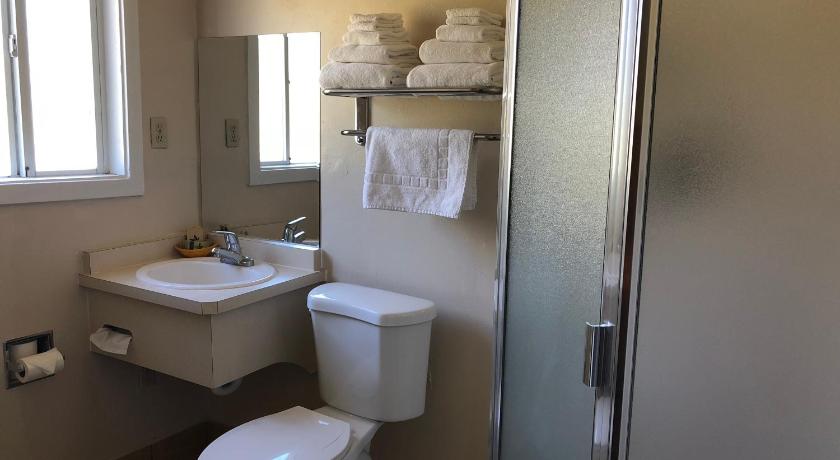 Evergreen Lodge photo